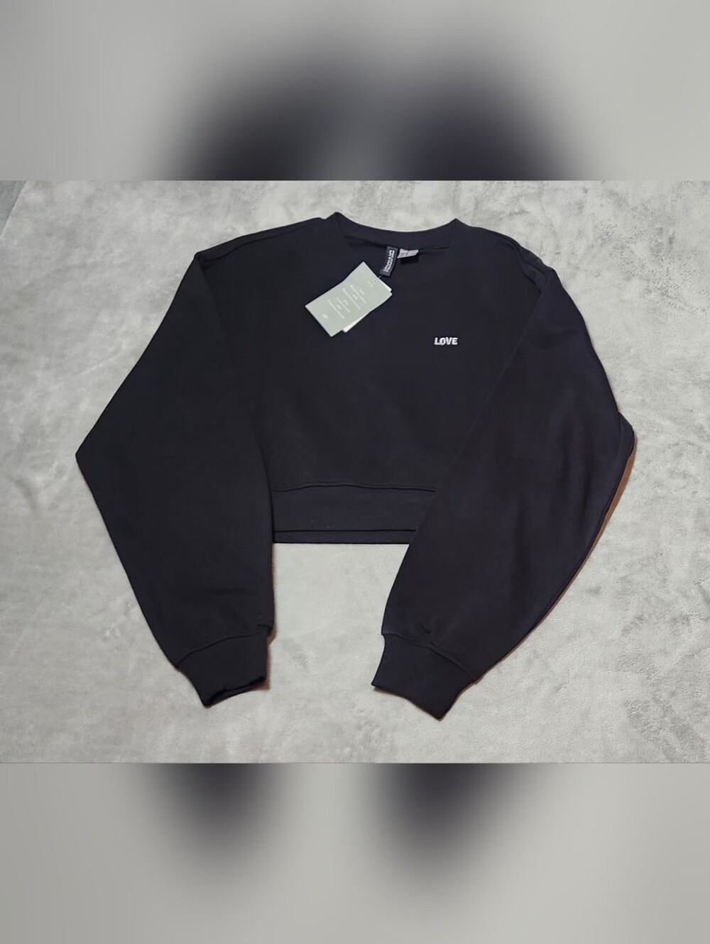 H&M Divided Black Cropped Long Sleeve Sweatshirt "LOVE"  Size XS
